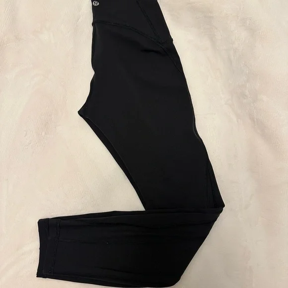Lululemon legging with meshed calf size 4 - Picture 3 of 6
